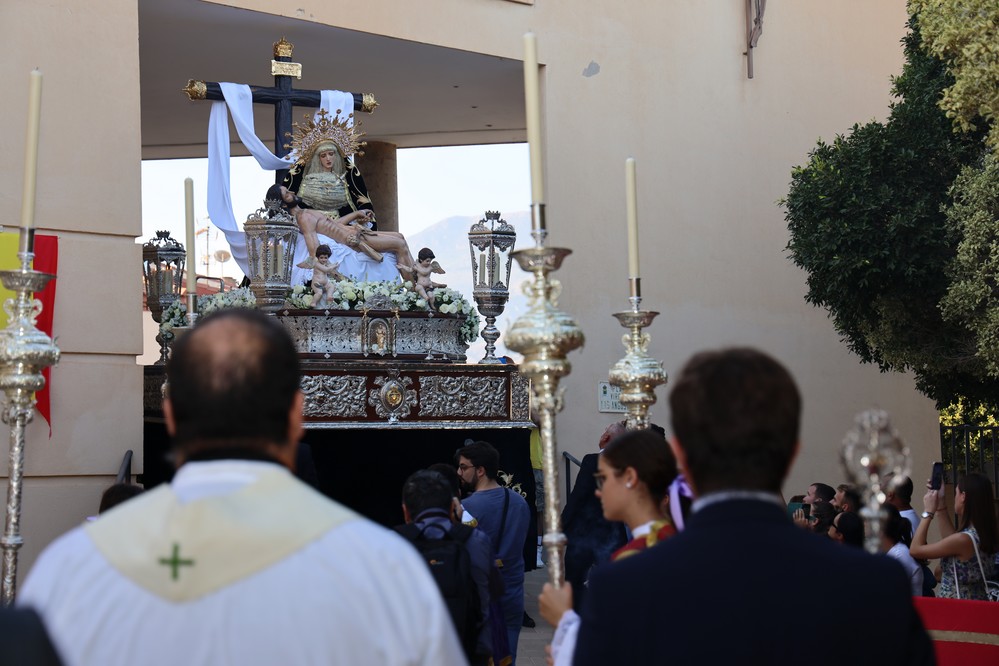 Nuestra Señora de las Angustias y el Santísimo Cristo de la Buena Muerte procesionan con una salida extraordinaria por el XXV aniversario de su Cofradía