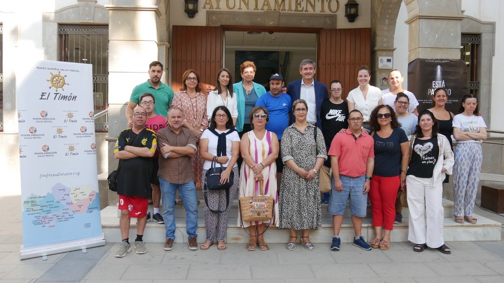Adra conmemora el Día Mundial de la Salud Mental en la Plaza Puerta del Mar ante vecinos y vecinas de la ciudad
