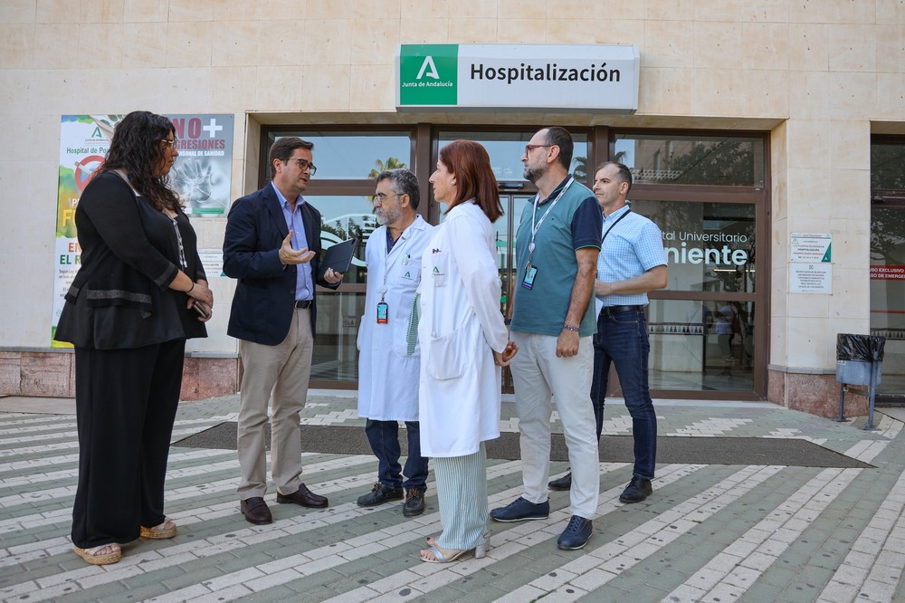 El Hospital Universitario Poniente muestra al alcalde de El Ejido la evolución del proyecto de ampliación y mejora del centro sanitario