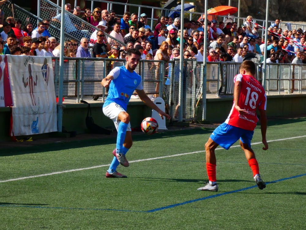 El Polideportivo El Ejido cae en el derbi ante el Poli Almería (2-0)
