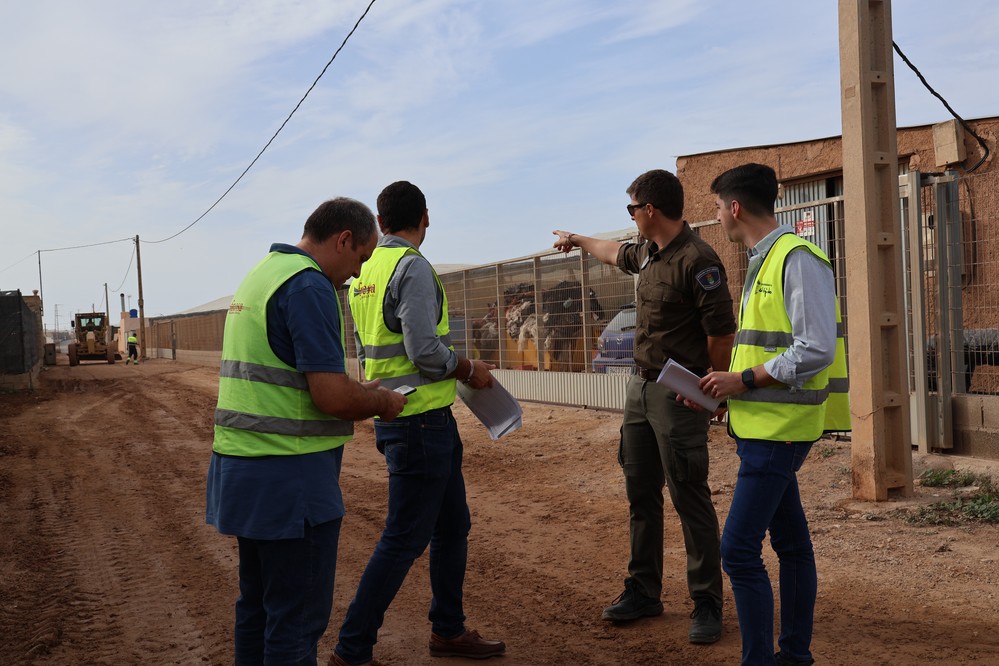 En marcha las obras en el camino Mancha Onáyar, que sumarán 2,7 kilómetros pavimentados al entramado viario rural de El Ejido