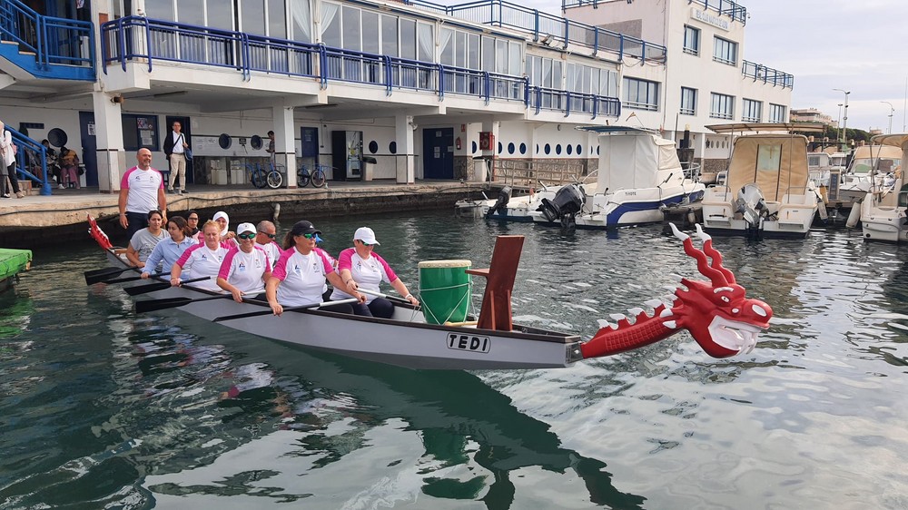 El Distrito Sanitario Poniente invita a practicar ‘dragon boat’ en el Día Contra el Cáncer de Mama
