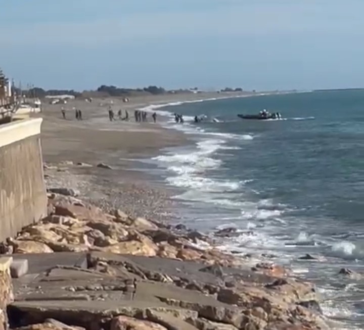 Continúa el goteo de pateras en la costa ejidense