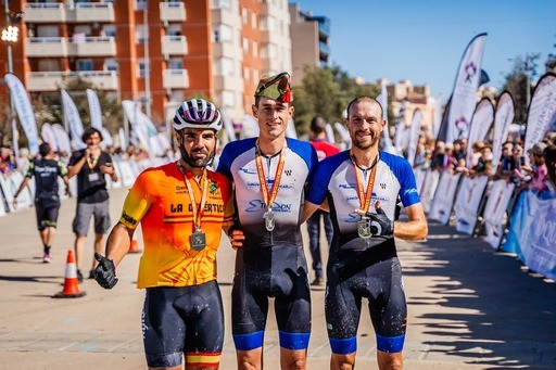 Daniel Estévez, de Etipon Bike, vencedor de La Desértica en modalidad MTB