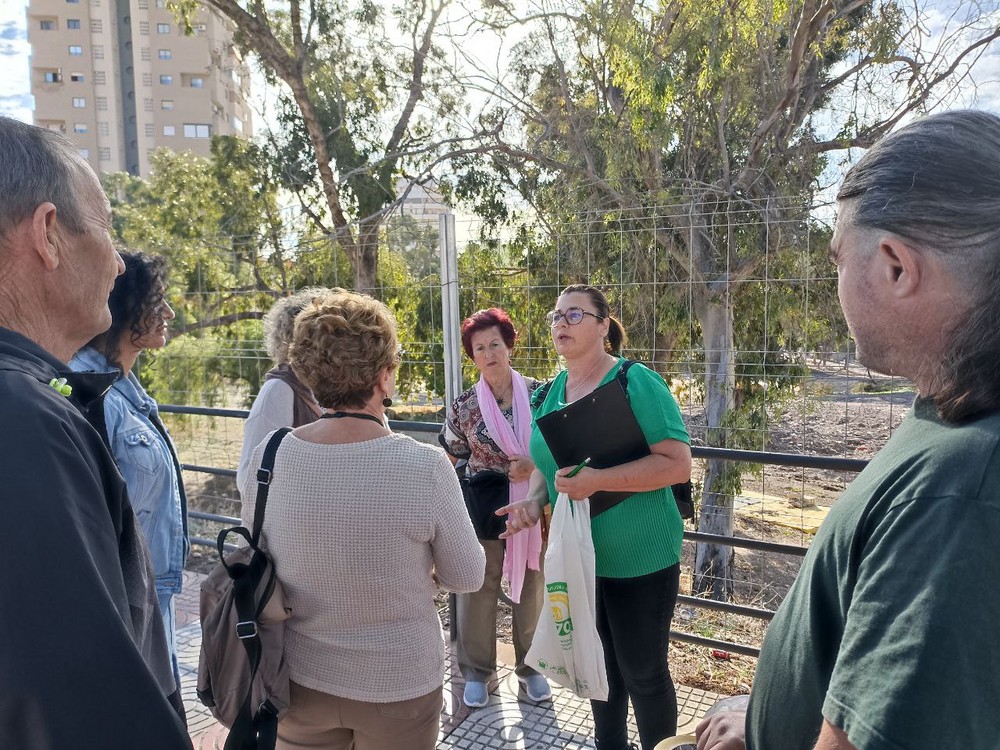 IU y Podemos con Roquetas se mueven por los árboles de la Rambla de San Antonio