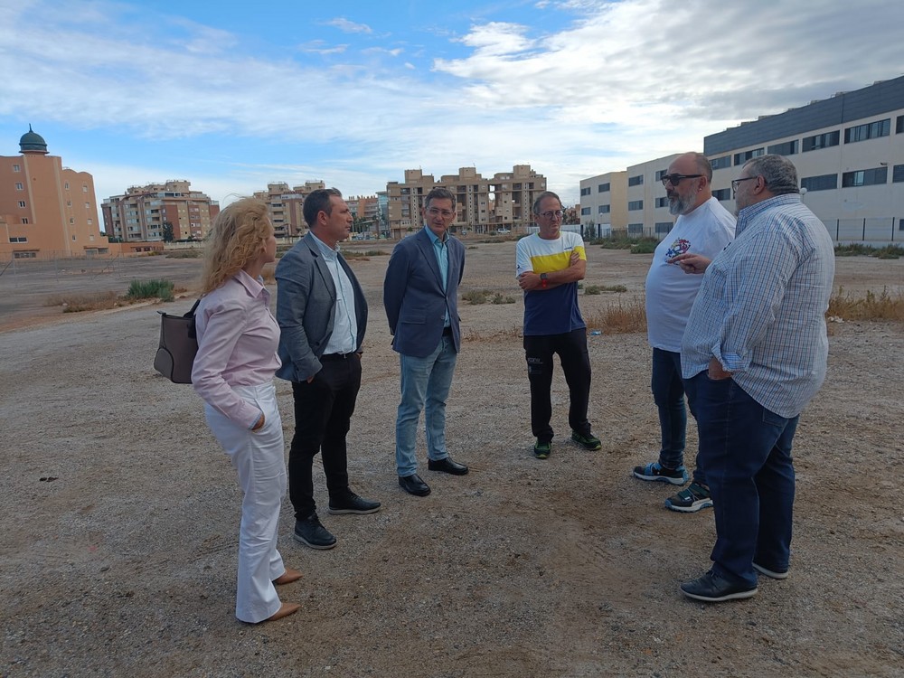 El PSOE denuncia la parálisis de los IES de Las Salinas y Las Marinas mientras el municipio bate récords de barracones prefabricados