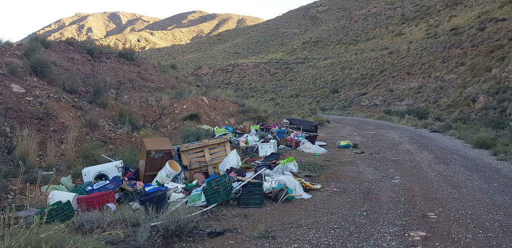 La Policía Local de Balanegra persigue los vertidos ilegales