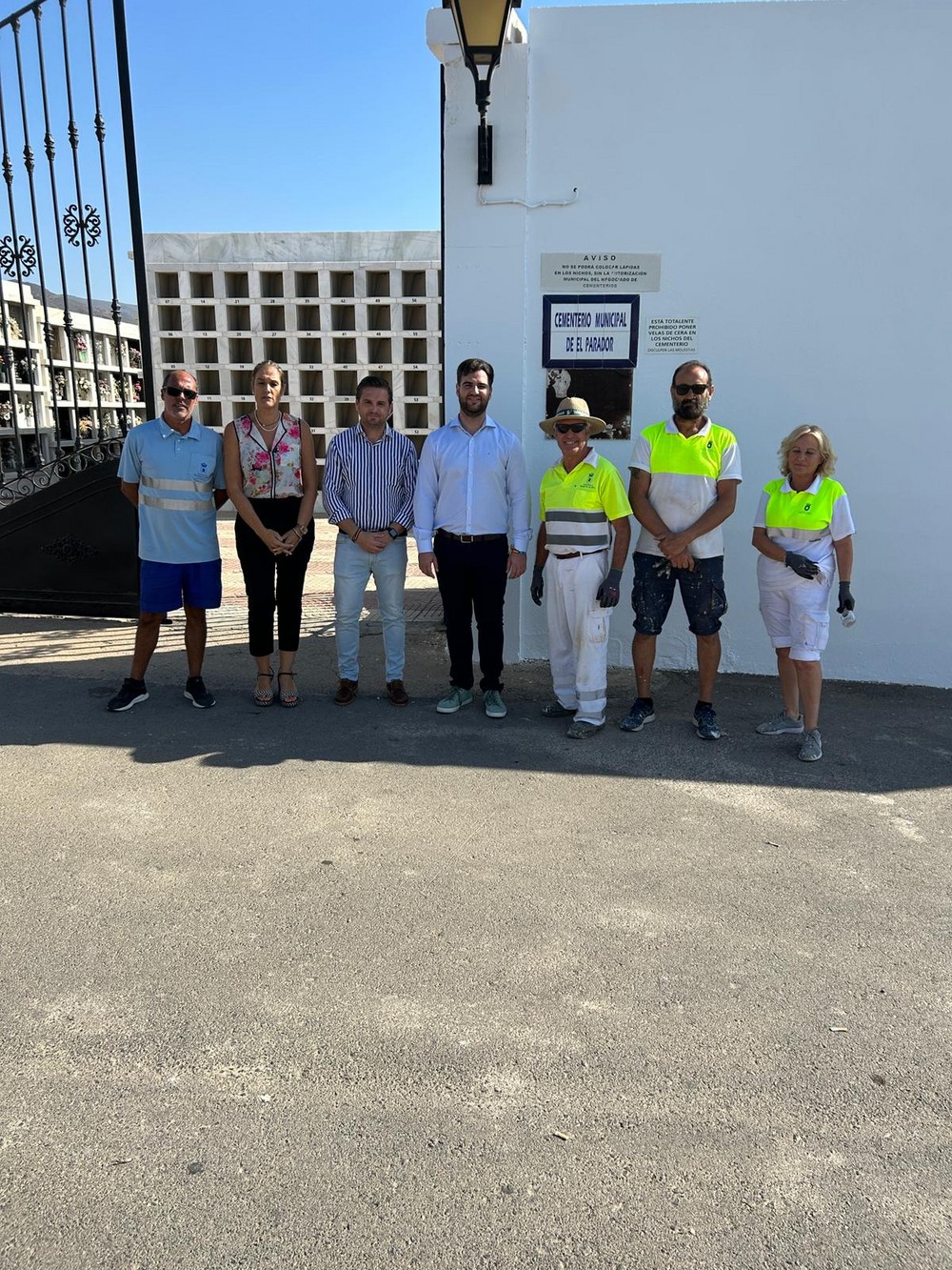 El Ayuntamiento de Roquetas de Mar  pone en marcha el dispositivo especial de Todos Los Santos en los cementerios municipales
