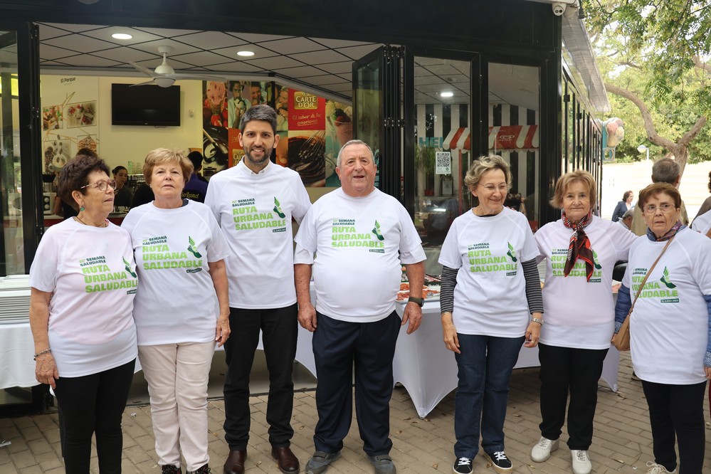 Los mayores de El Ejido caminan por la salud en la actividad estrella de la X Semana Saludable