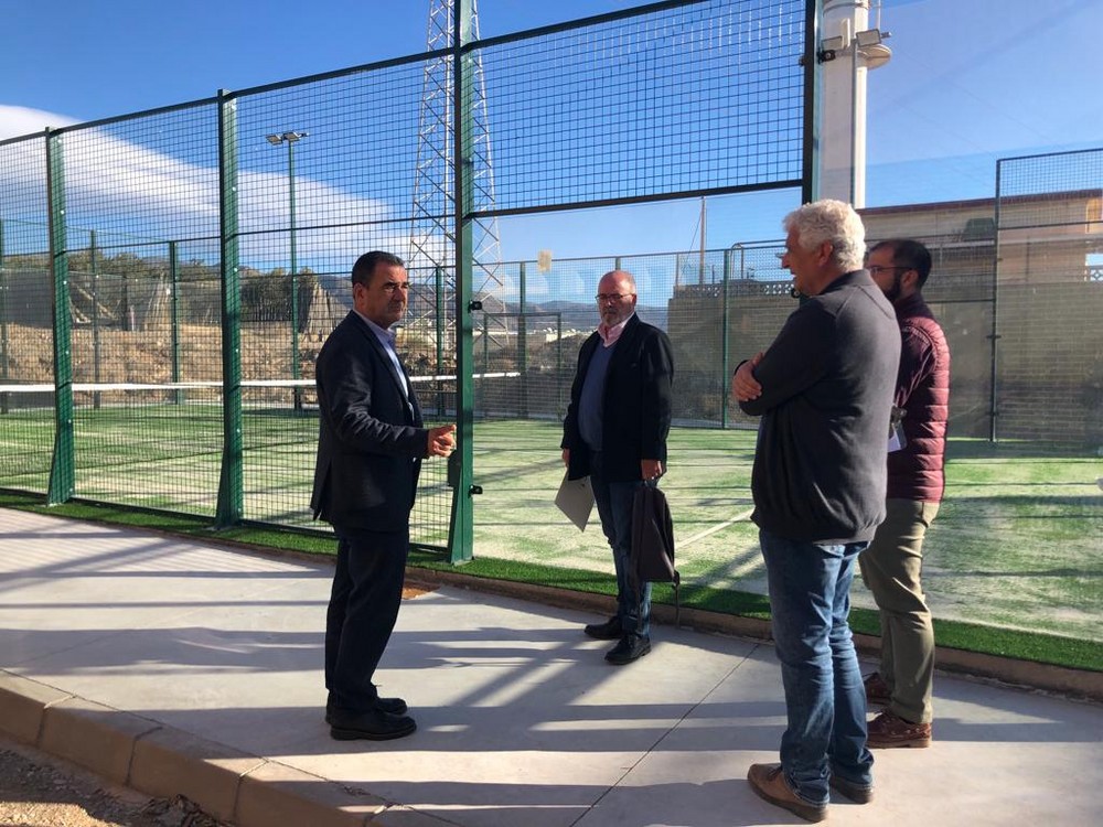 El alcalde de La Mojonera recepciona la pista de Pádel de La Venta del Viso