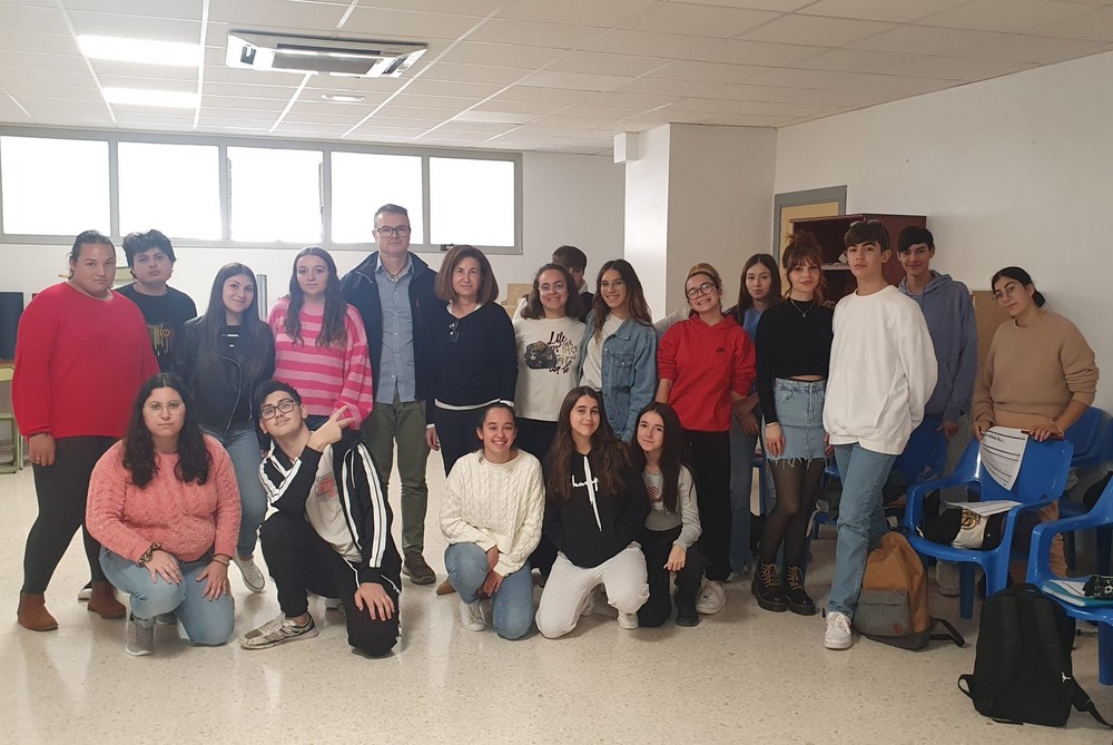 Alumnado del IES Gaviota conoce la función y actividades de la Oficina Municipal de Información al Consumidor
