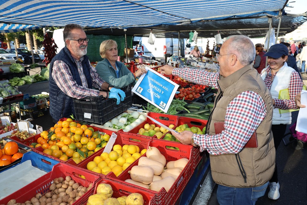 El Ejido promueve unas jornadas informativas para fomentar el reciclaje y la limpieza en los mercadillos semanales
