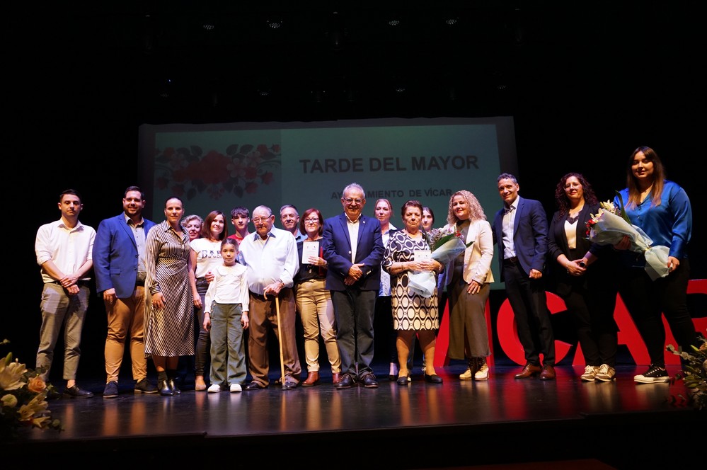 Vícar rinde homenaje a los mayores del municipio y a los auxiliares del servicio de ayuda a la dependencia