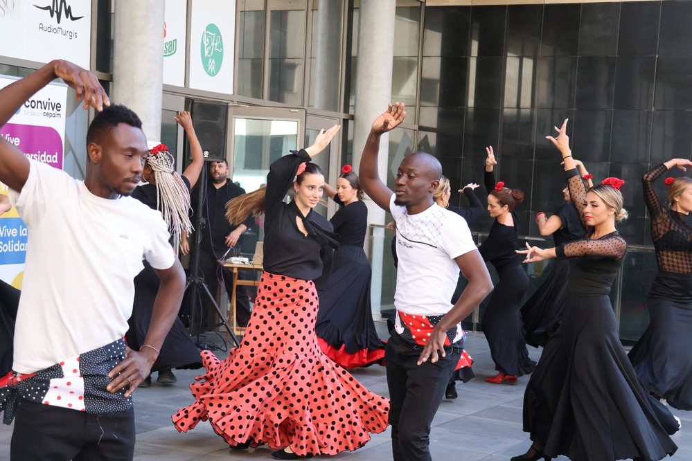 Baile e integración en El Ejido con motivo del Día del Flamenco