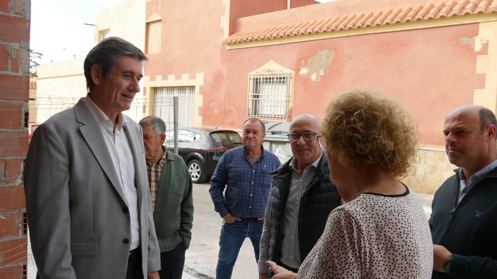 Las obras de reforma y ampliación del Centro de Mayores de Puente del Río de Adra encaran su recta final
