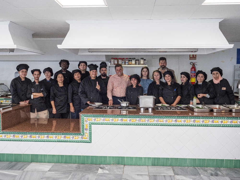Un total de 30 desempleados de Roquetas de Mar se forman en cursos de restauración y hostelería