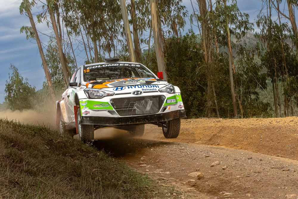 El piloto granadino, Pedro David Pérez, y el copiloto vicario, Alejandro Leseduarte, campeones de Andalucía de Rallyes de tierra