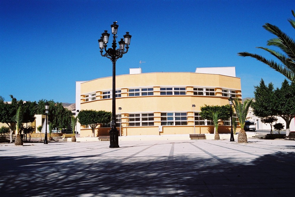 Los alumnos de la Escuela de Idiomas y de educación de adultos de Vícar aprenden a identificar comportamientos de violencia de género