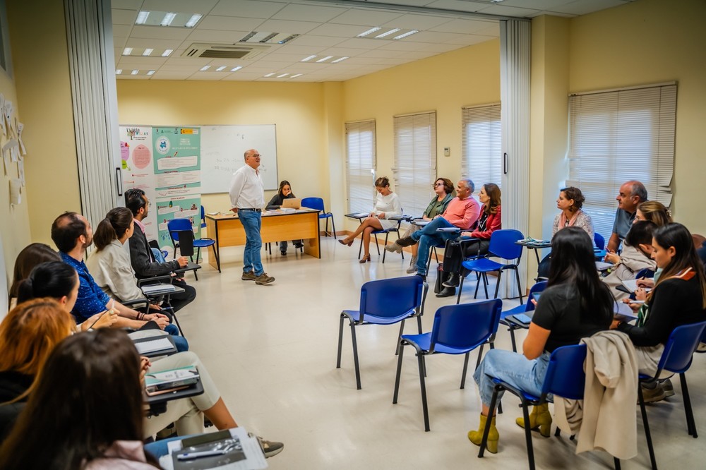 La Oficina del Defensor del Pueblo se desplaza a Roquetas de Mar para atender las consultas de la ciudadanía