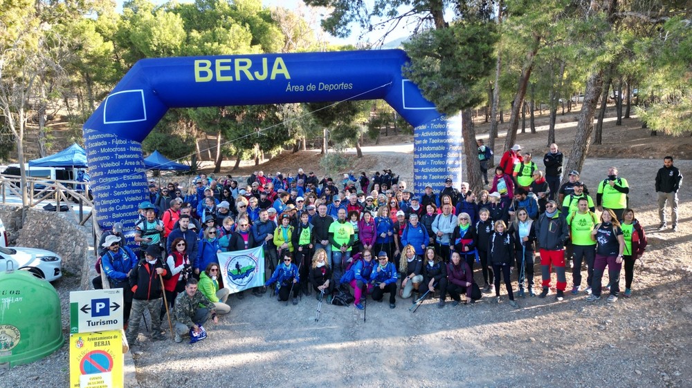 El VIII Encuentro Provincial de Senderismo reúne a 200 participantes en Berja