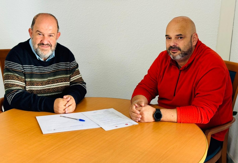 El Ayuntamiento de Dalías y la Asociación Músico Cultural Daliense firman un convenio para los próximos dos años