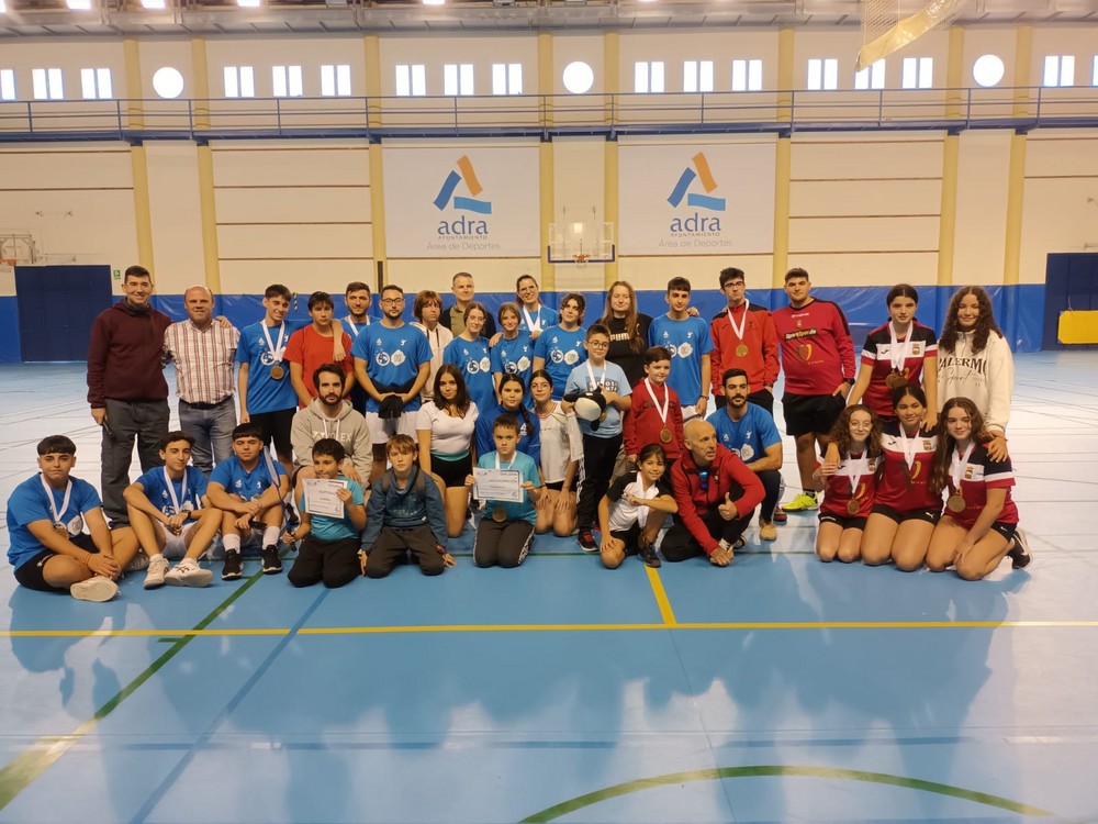 El Torneo de Maestros del Circuito Provincial de Bádminton reúne a jugadores de toda la provincia en Adra