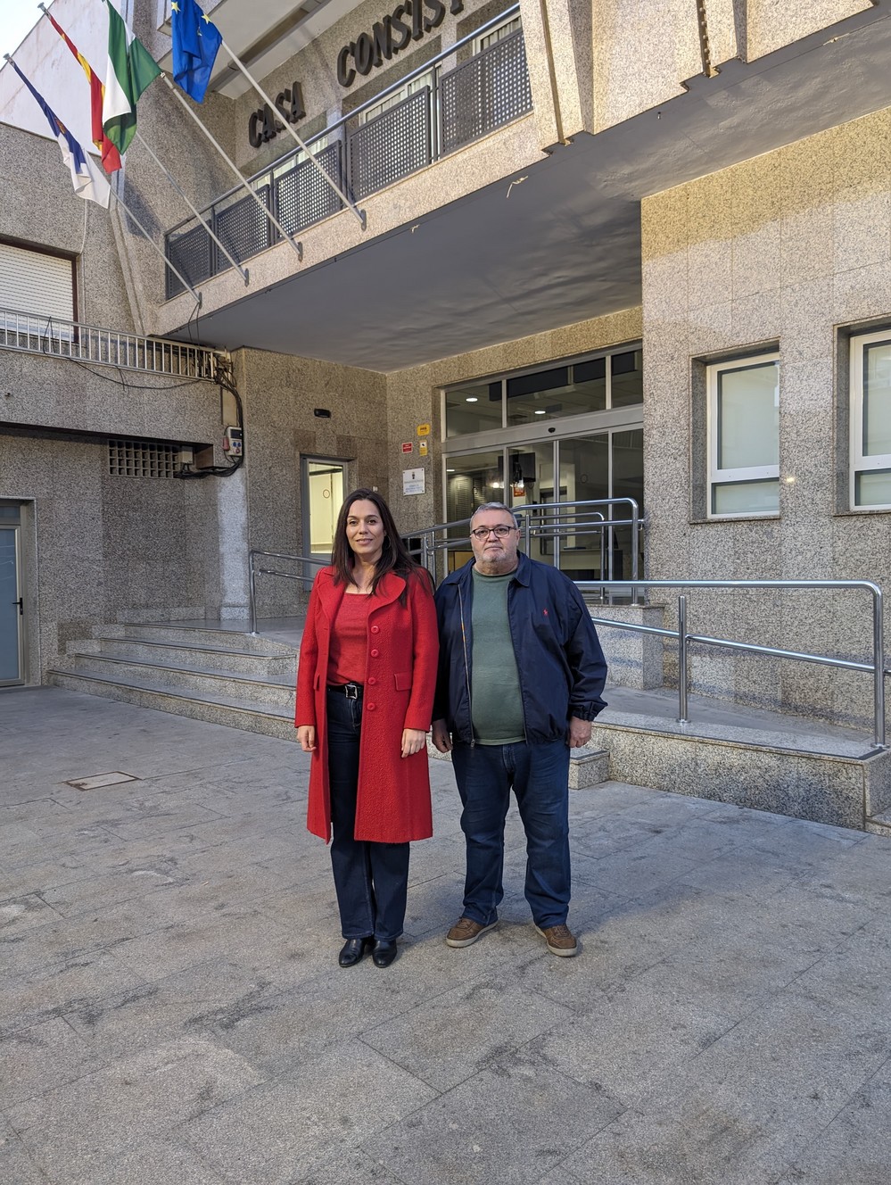El PSOE reclama a Amat que apoye al personal y las familias afectadas por la privatización de los técnicos de integración social en los colegios