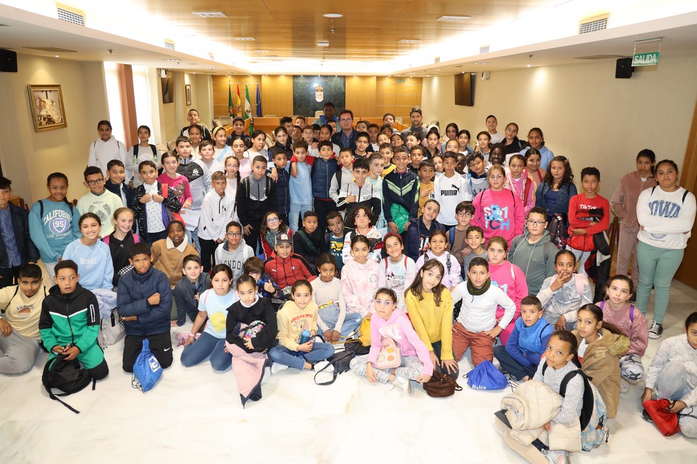 El Ayuntamiento acoge un Pleno infantil con 120 alumnos del CEIP San Ignacio de Loyola de Las Norias