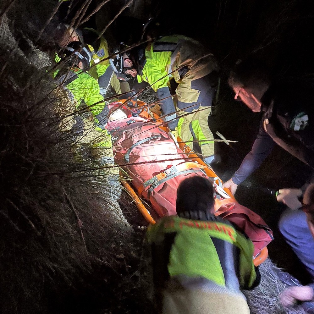 Rescatan en Adra a un parapentista alemán que salió desde Málaga