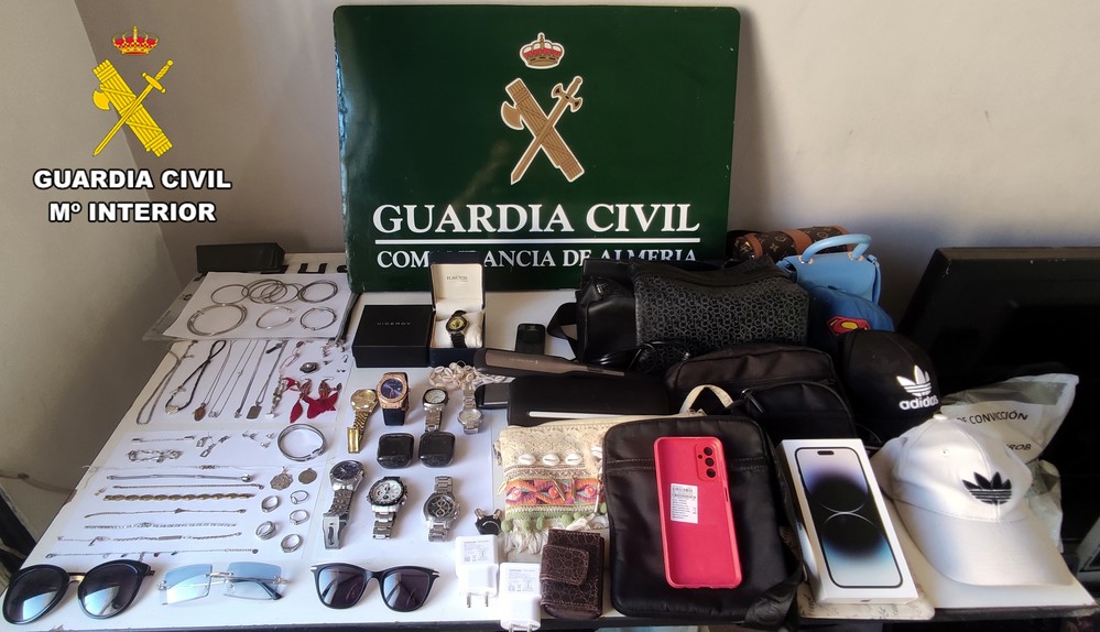 La Guardia Civil detiene al autor de 15 robos en viviendas de Roquetas de Mar y Aguadulce