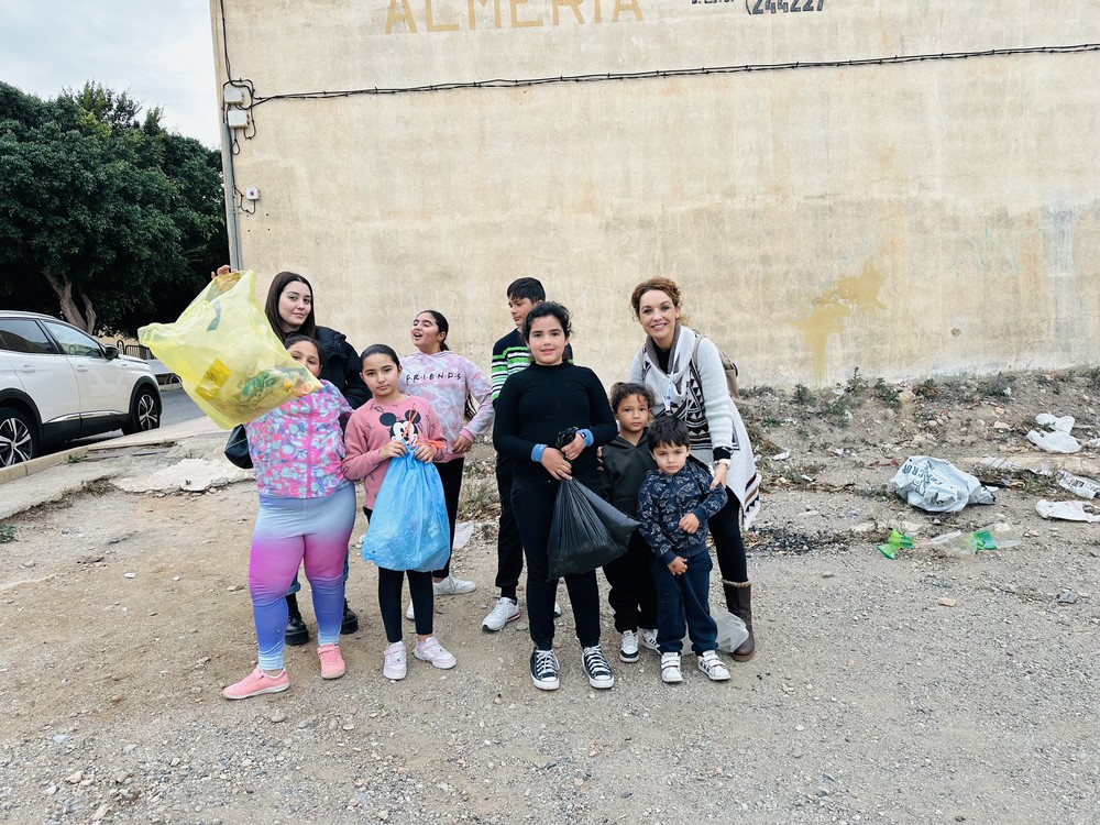 La comunidad escolar gitana de Vícar, comprometida con el reciclaje
