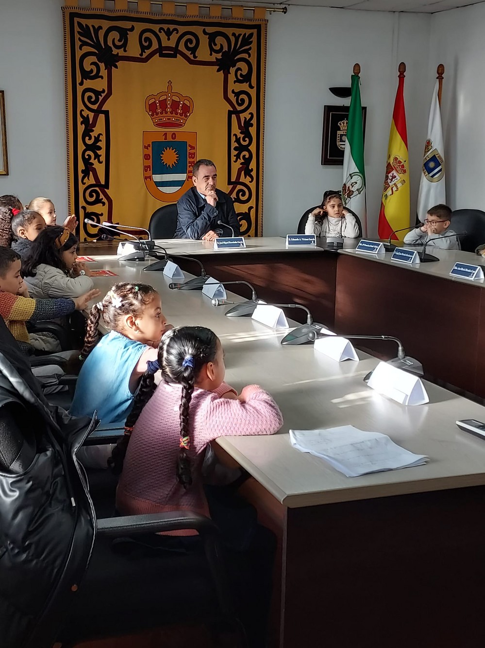 Alumnos del CEIP San Pedro Apóstol visitan el Ayuntamiento de La Mojonera