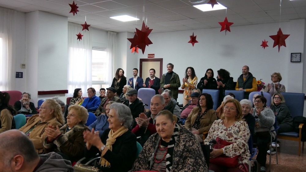 Manuel Cortés felicita la Navidad a los usuarios y usuarias de la Residencia y del Centro de Mayores de Adra