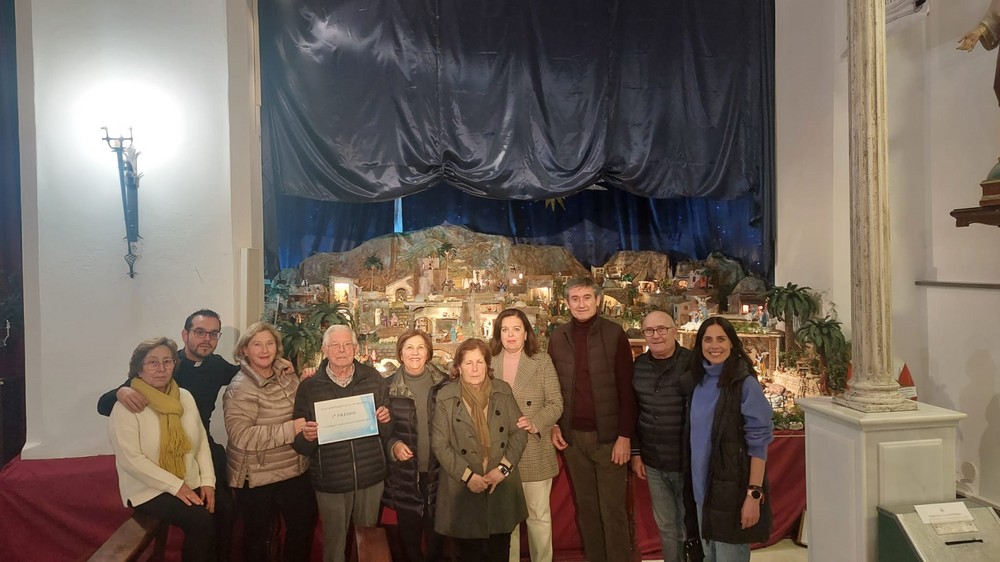 Manuel Cortés entrega los premios a los ganadores del XXIX Concurso Local de Belenes