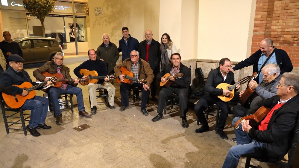 La Rondalla de El Ejido lleva la tradición de los villancicos al centro