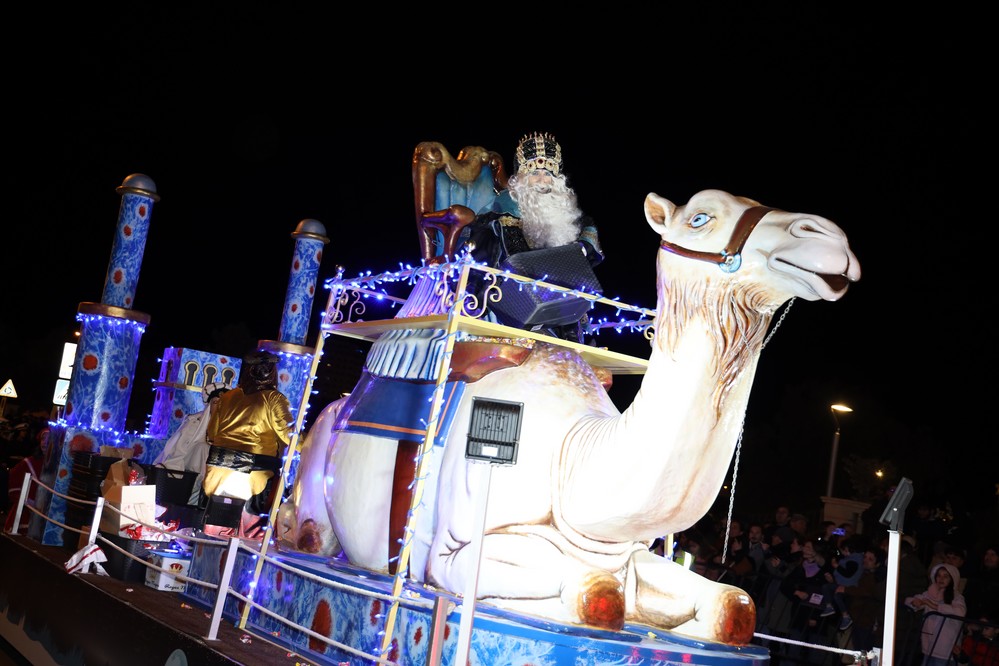 Una espectacular Cabalgata de Reyes Magos reparte ilusión a miles de niños y niñas en El Ejido