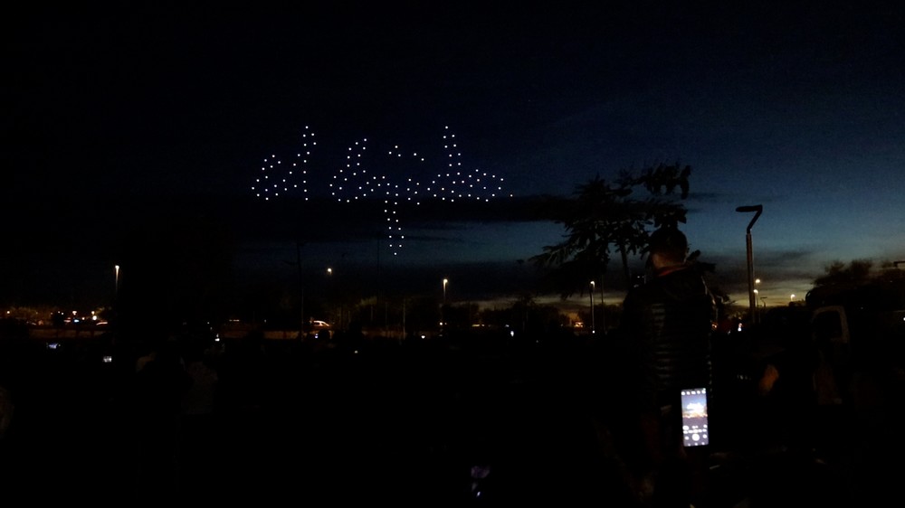 Un espectáculo visual aéreo con 200 drones encandila al público de El Ejido en el Parque San José