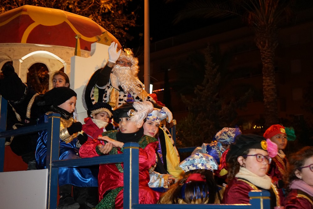  La Cabalgata de los Reyes Magos llevó la magia a todos los rincones de Vícar