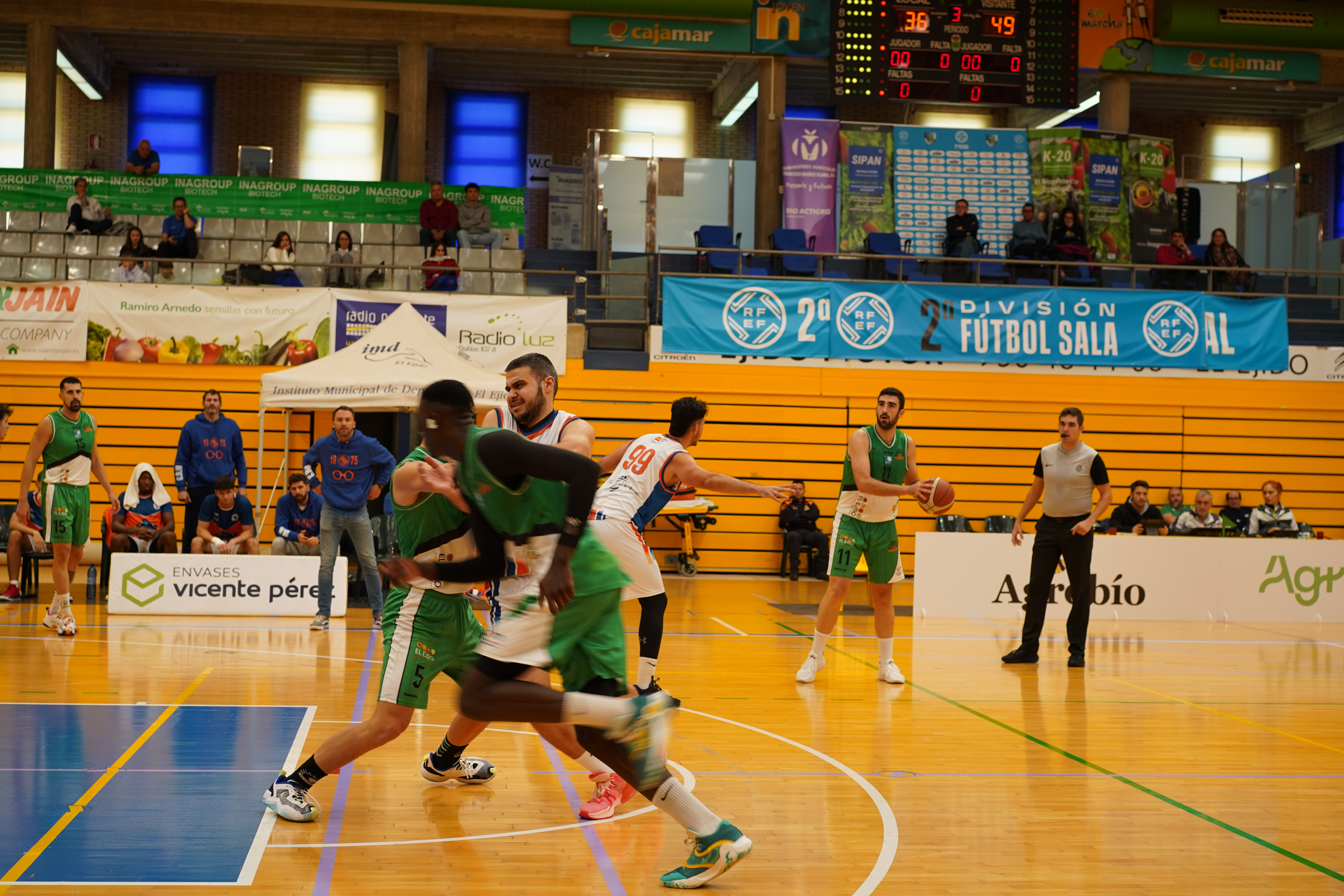 Baloncesto Murgi consigue una crucial victoria contra Novaschool y se acerca a mitad de tabla