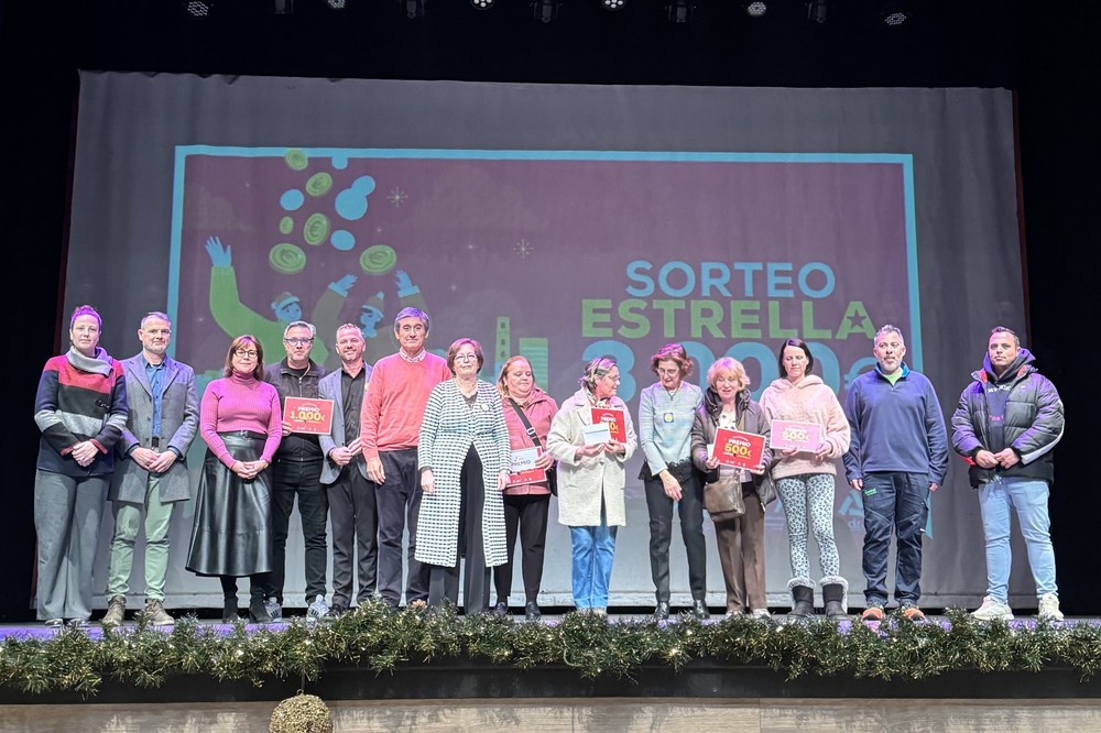 Comerciantes de Adra reparten 3000 euros en premios para agradecer la fidelidad de sus clientes esta Navidad