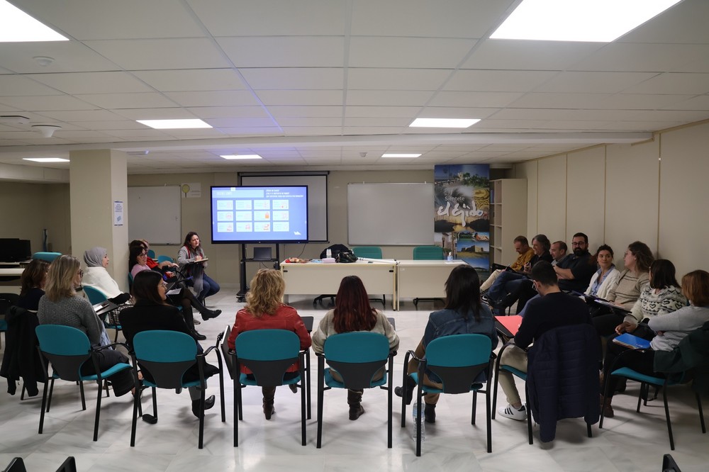 Asociaciones de discapacidad y personal municipal adquieren formación en un curso sobre ‘Entornos accesibles’