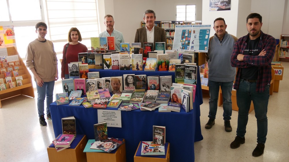 La Biblioteca Municipal de Adra sigue aumentando su oferta y suma más de 450 nuevos ejemplares en 2023