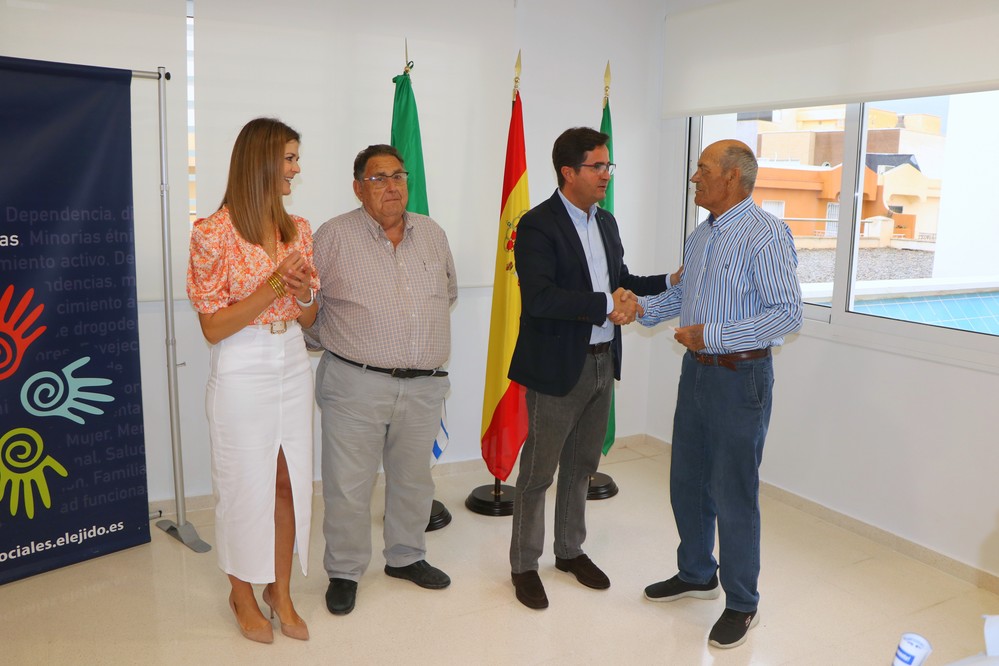 El Ayuntamiento entrega subvenciones por un importe total de 30.000 euros a las 12 asociaciones de mayores de El Ejido