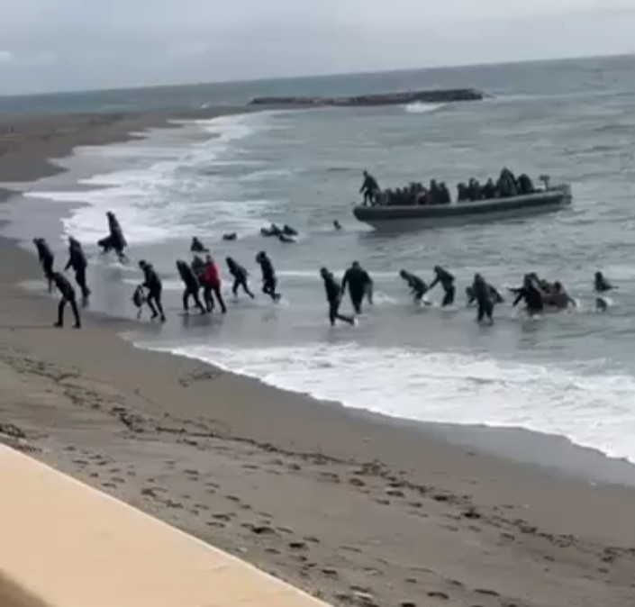 Más de 200 inmigrantes llegan a la costa del Poniente tras un múltiple desembarco de pateras