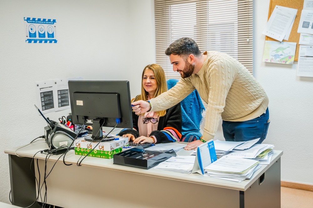 La Oficina Municipal de Información al Consumidor (OMIC) de Roquetas recibe casi 2.000 consultas durante 2023
