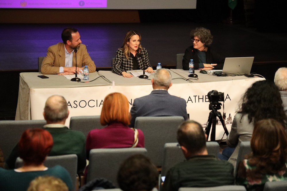Arranca el III Ciclo de Coloquios sobre Murgi de la Asociación Athenaa con una ponencia de Ángela Suárez Márquez
