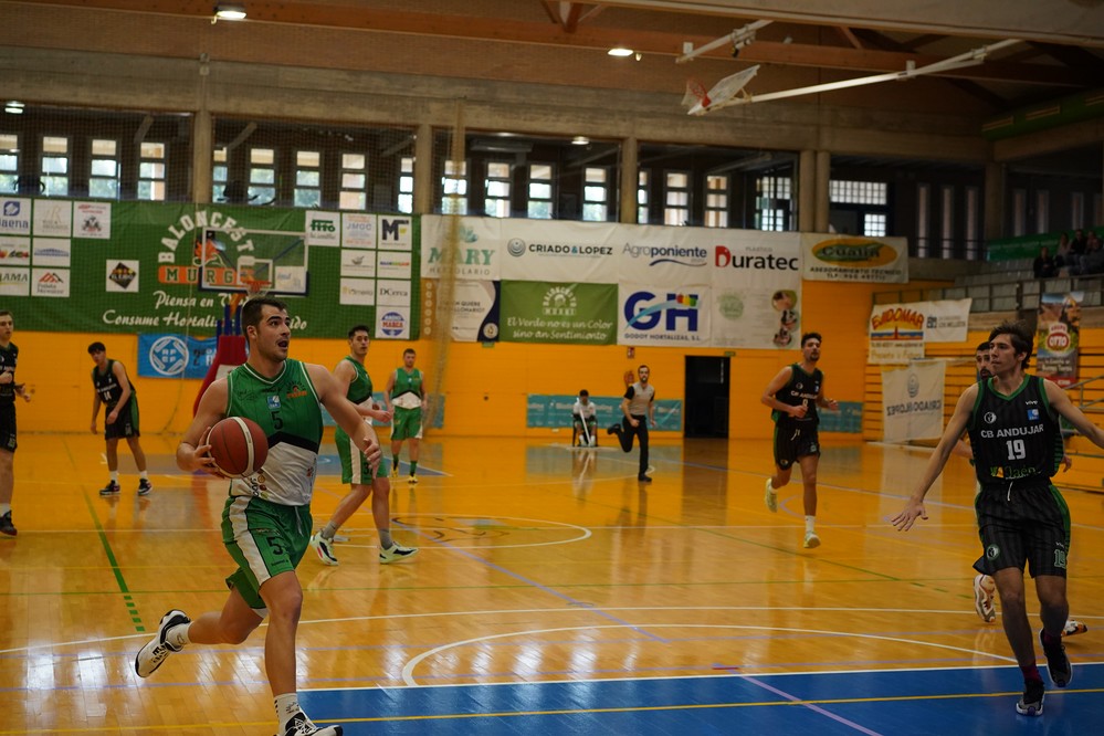 Baloncesto Murgi supera a Andújar en agresividad y triples y se alza con su sexta victoria (65-59)