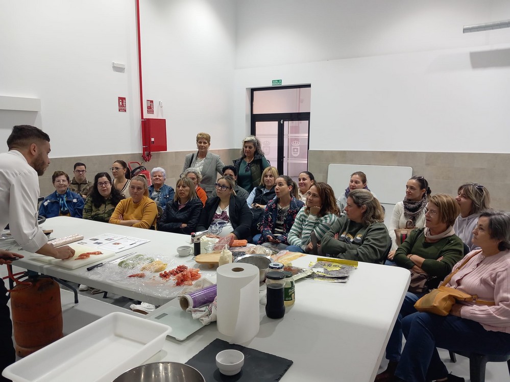 El Ayuntamiento de La Mojonera organiza un nuevo taller culinario para dar vida al Mercado de Abastos
