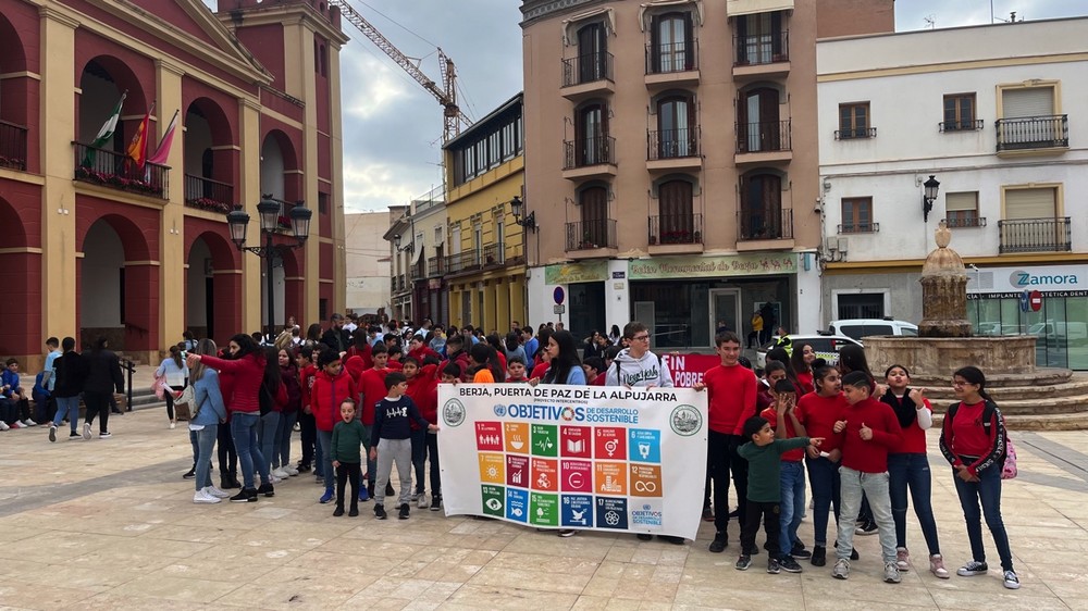 Berja celebra el Día de la Paz con un acto en la Plaza de la Constitución
