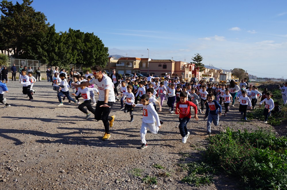 La comunidad educativa de Vícar celebra el Día Escolar de la No Violencia y la Paz con actividades deportivas y culturales